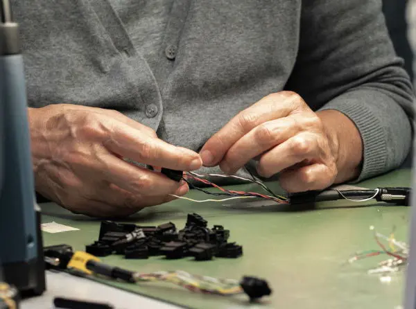 Kabelkonfektionering - Produktion af kabler Kabelkonfektionering